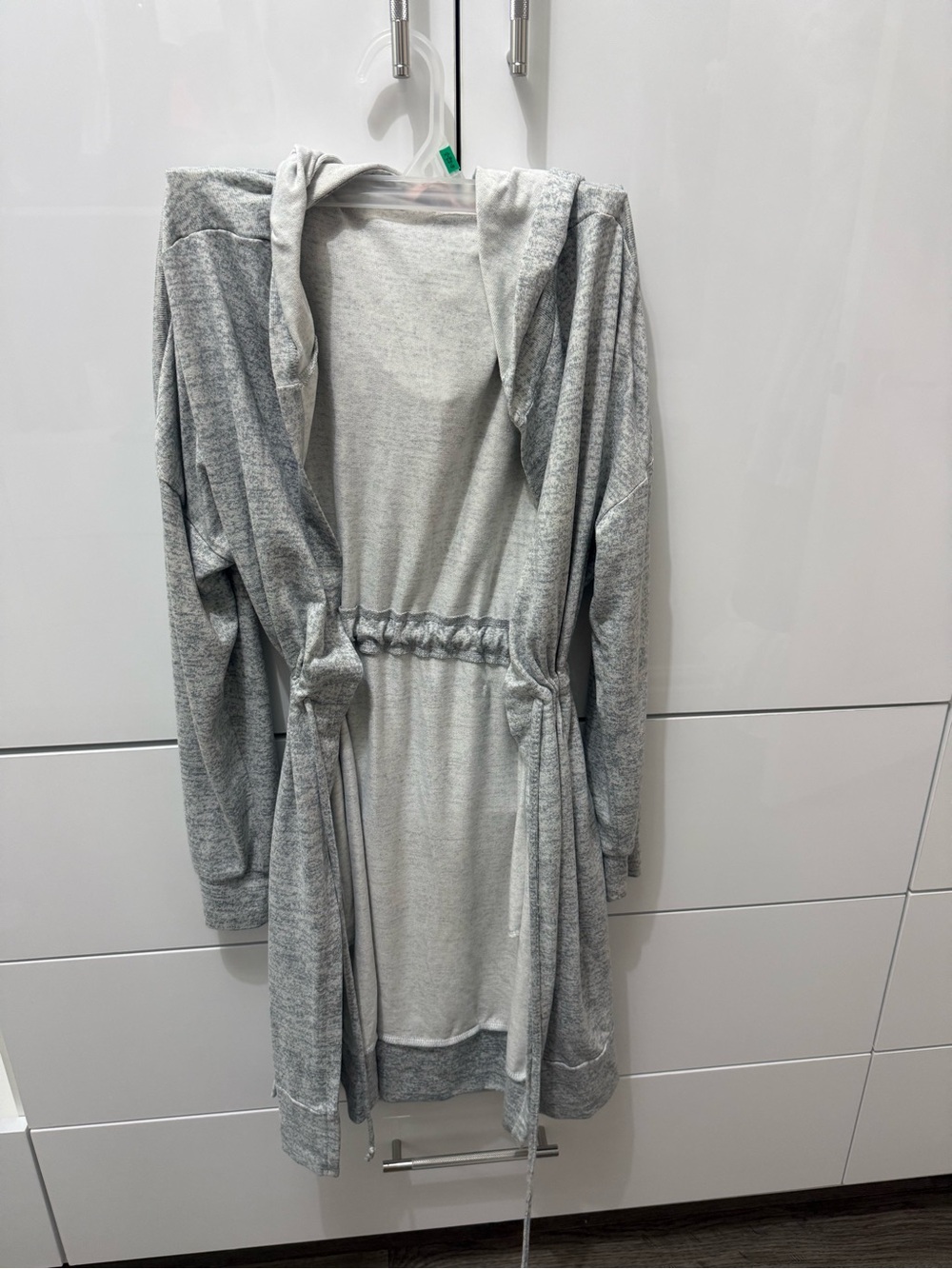 Le vie en rose Light Gray Hooded robe